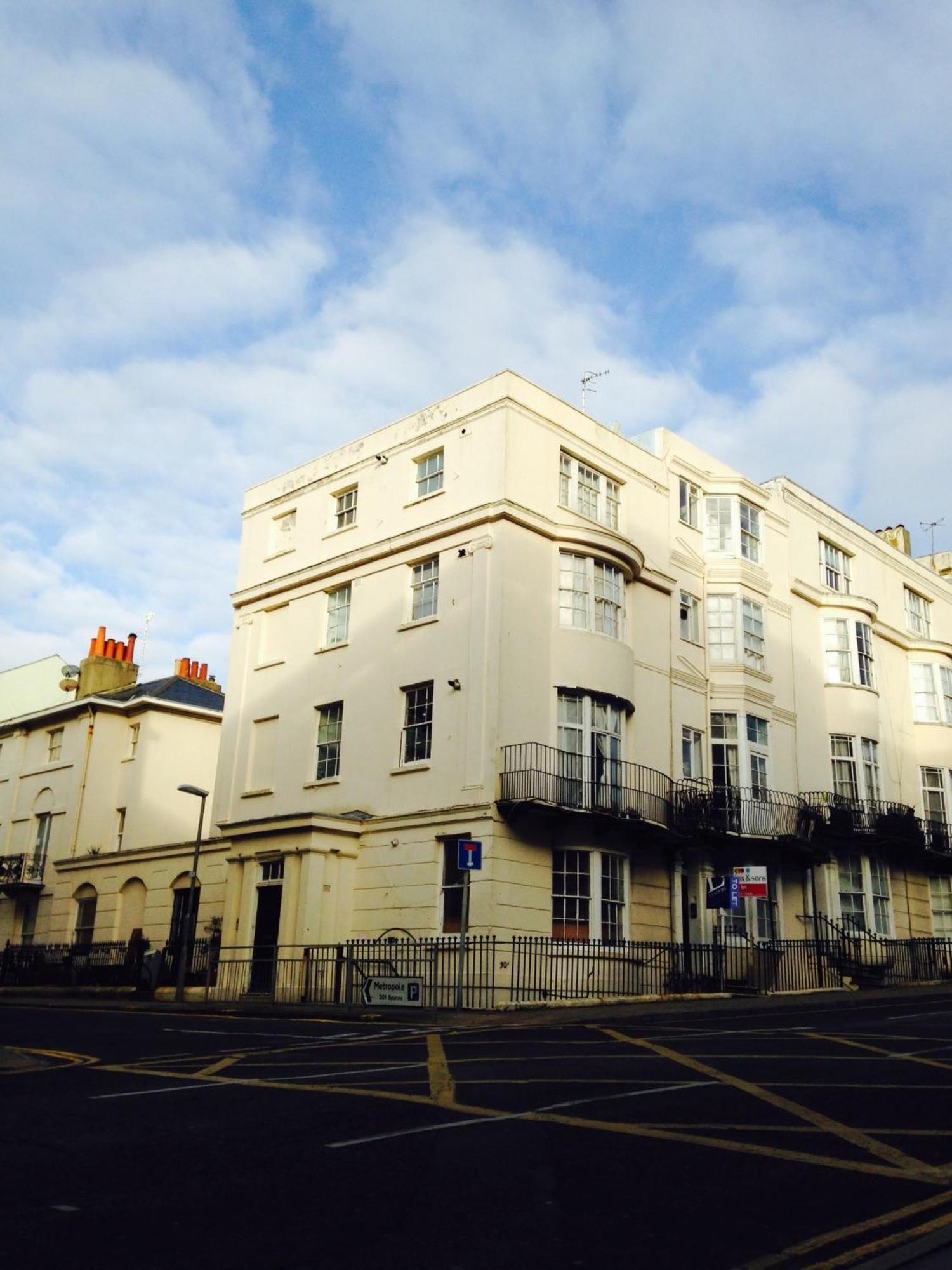 Two Top Central Beach Studios - Also Separate Spa Cabin And Watersports Brighton Eksteriør billede