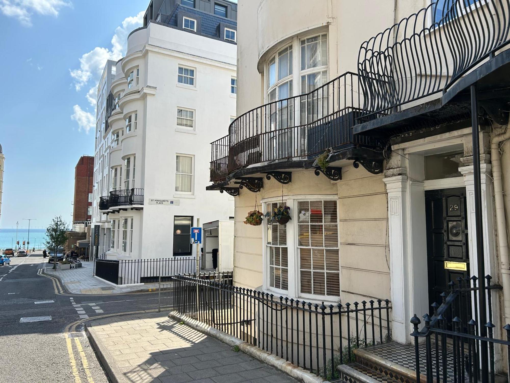 Two Top Central Beach Studios - Also Separate Spa Cabin And Watersports Brighton Eksteriør billede